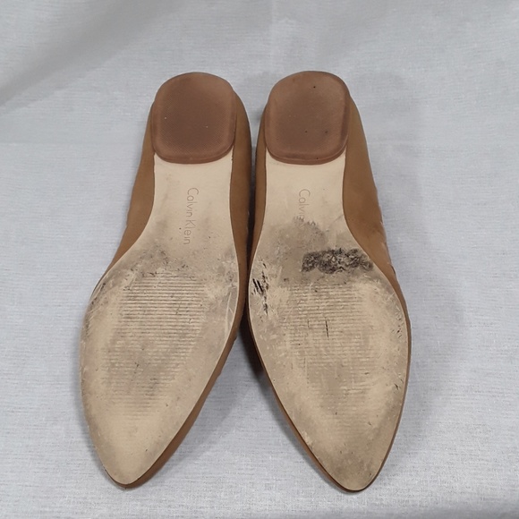 Calvin Klein tan suede flats shoes. - Picture 5 of 7